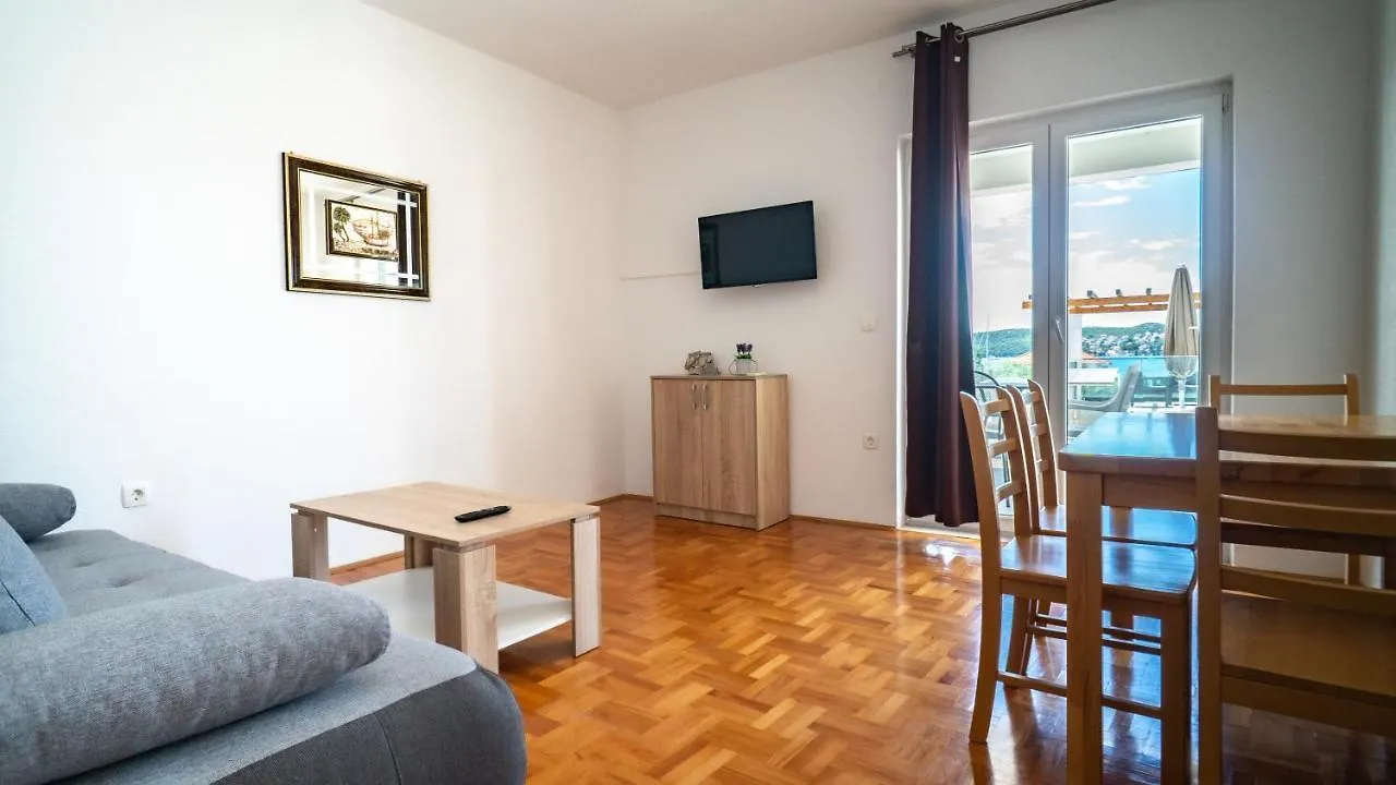 Calma Apartments Трогир