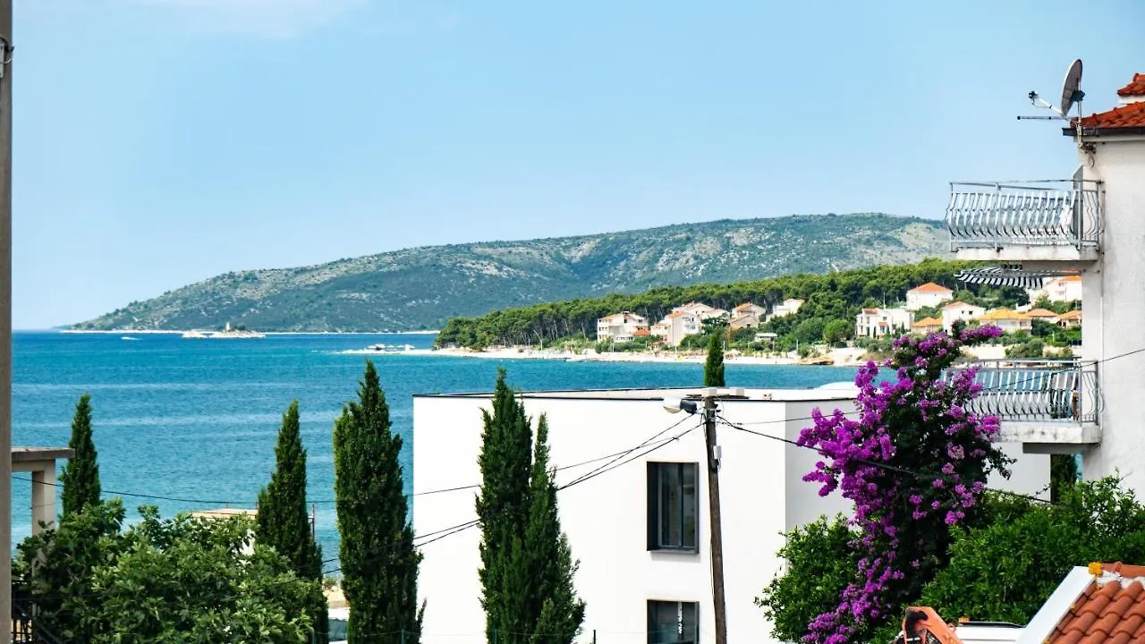 Calma Apartments 0*, Trogir Croatia