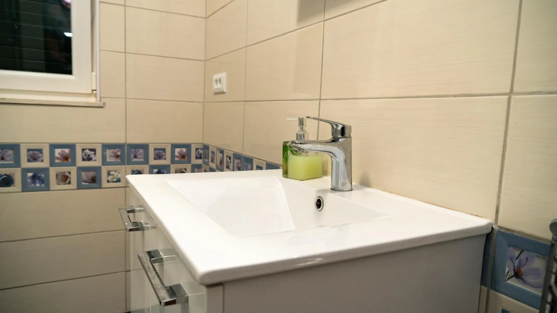 Calma Apartments Trogir 0*,