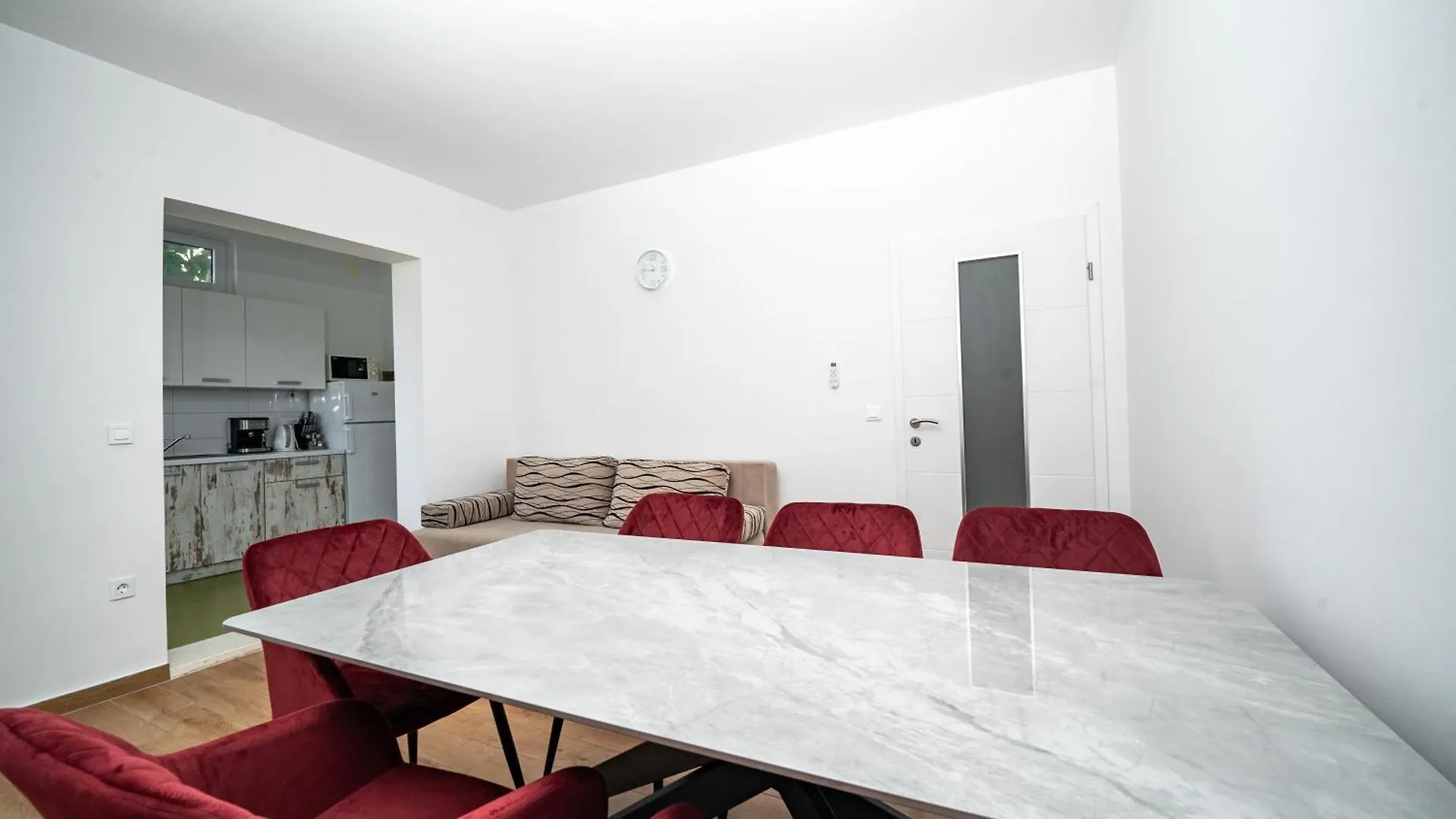 Calma Apartments Trogir 0*,