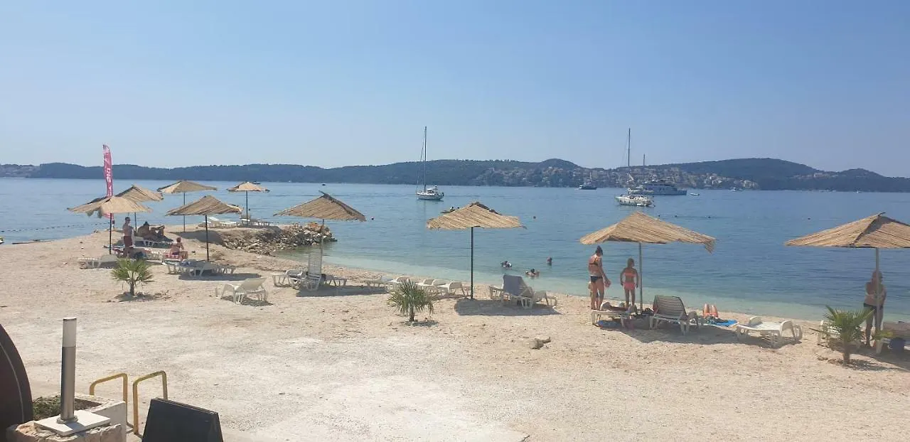 Calma Apartments Trogir 0*,